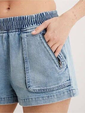 AERIE Boardwalk Zipper Pocket Denim Jean Shorts Size M